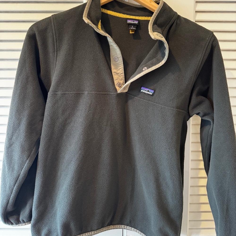Youth Patagonia fleece sweater